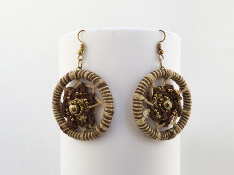 Aretes de flor cafe